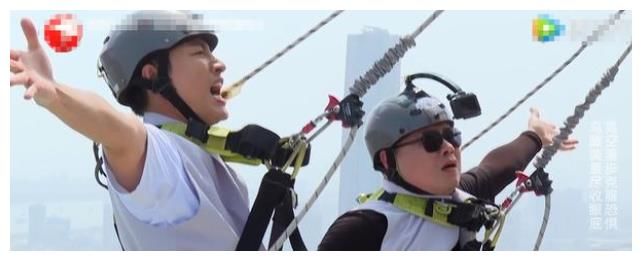 《极限挑战》难度180度升级，贾乃亮强作镇定岳云鹏站直都费劲