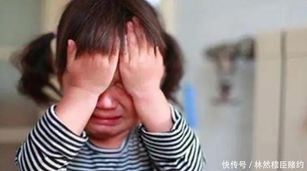 孩子|刚出生宝宝身上有“黑刺”,宝妈细心全拔掉,医生斥责太无知