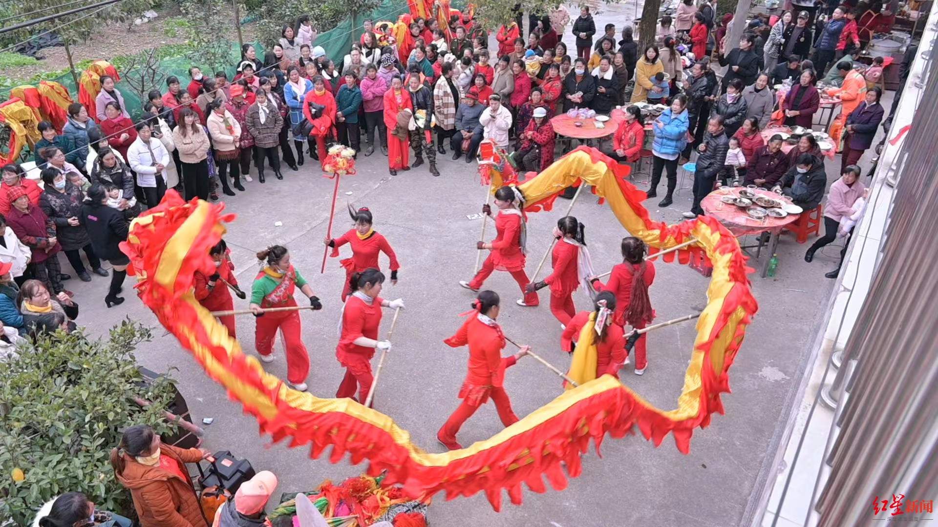 阳台上|孙海洋带失散14年儿子回湖北老家与亲人团聚 奶奶：我的心肝，希望他能多回这个家看看