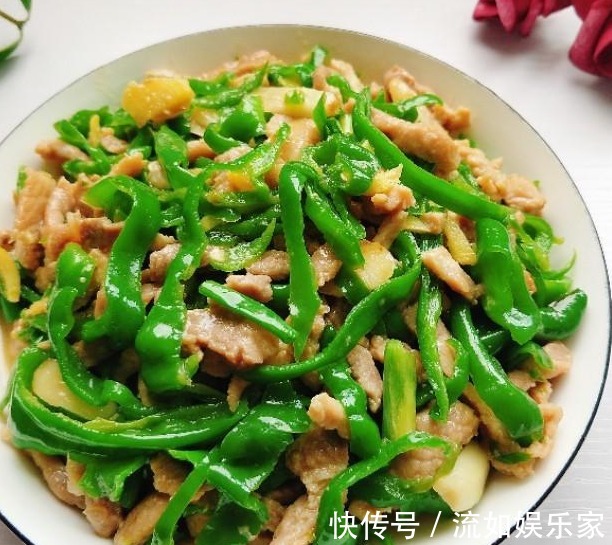 青椒炒肉,先炒青椒还是先炒肉很多人第一步做错了,难怪不好吃