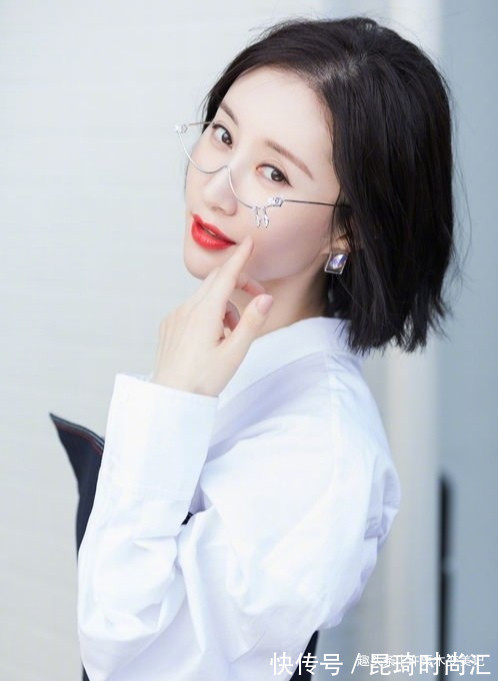 女人 女人过了50岁,尽量避开这3种发型,尤其是第2种,显老又土气