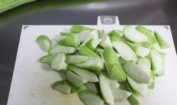 爽口|立秋后多吃这菜，原汁原味真爽口，自带清香，几分钟出锅超快