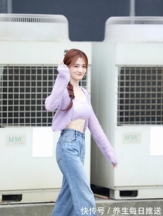 bm风|徐璐陪妈妈录节目大胆穿BM风,身材让超模都羡慕,漫画腰抢镜!