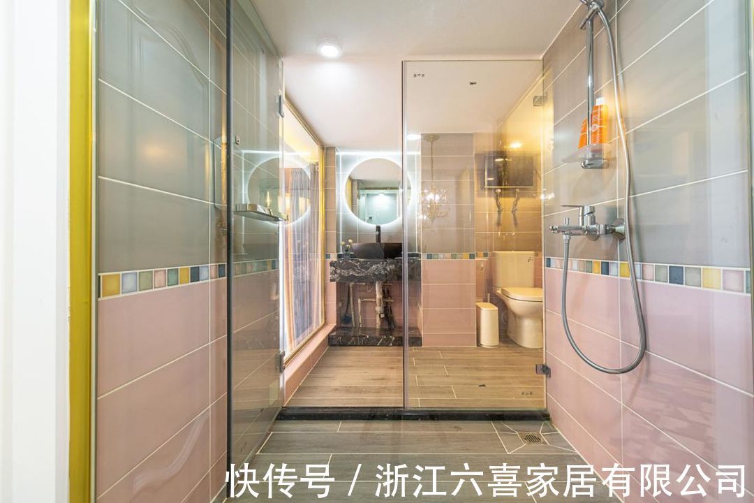 衣帽间|当时尚高级灰遇上粉色少女心,65㎡轻奢风打造理想的高品质居住空间
