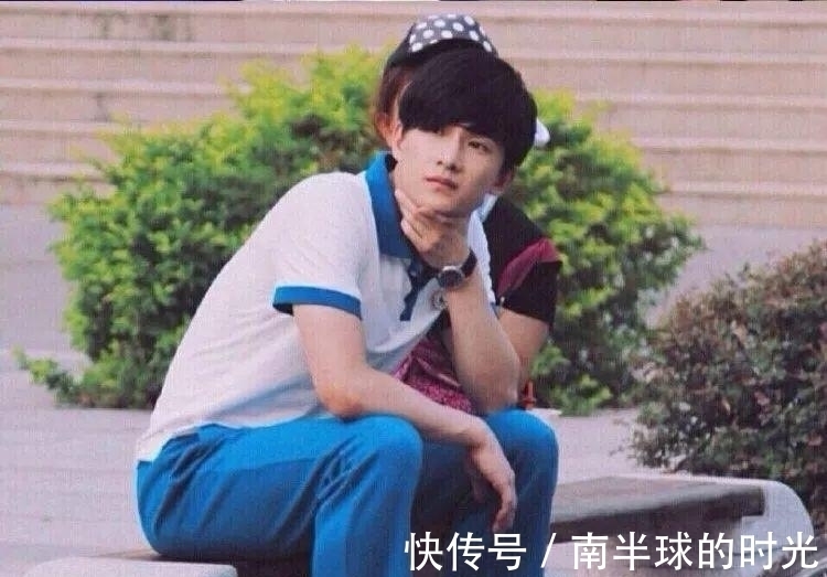 |明星错位搞笑图,杨洋被“抓脖子”,看到图三笑出了猪叫