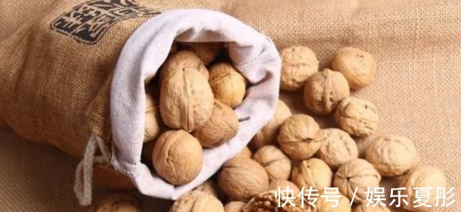 此物|忠告,爱吃核桃的人,长寿不会远离你,但切忌与此物同食,要谨记
