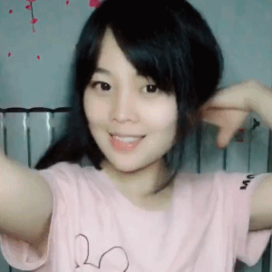 糖葫芦|小姐姐是梦见吃糖葫芦了吗?网友:口红都快给你吃完啦!