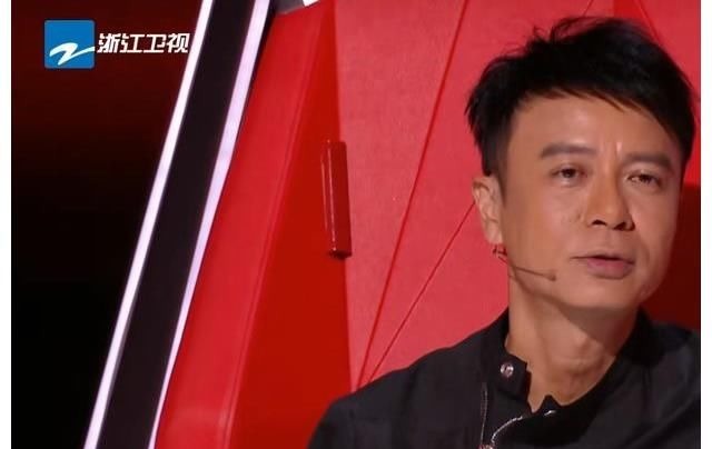 中国好声音：小导师表现各不同，黄霄云存在感较低，张碧晨很自然