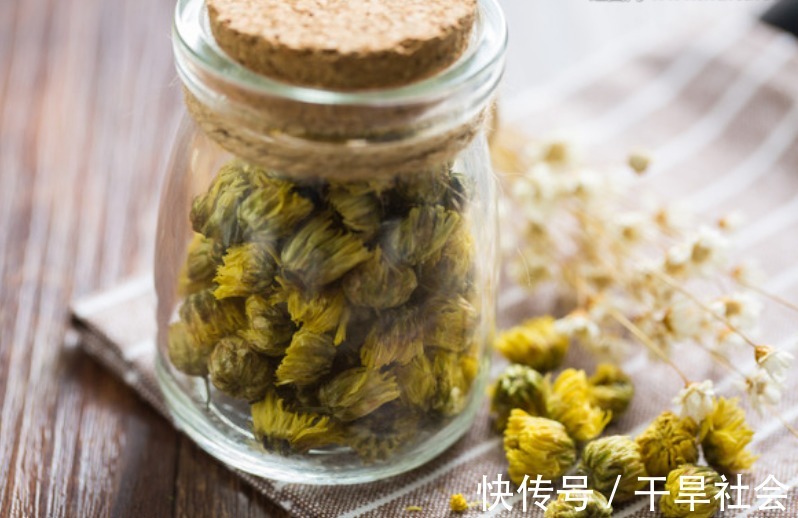 失眠|菊花和此物一起泡，每天一杯，双眼明亮，告别失眠，谁喝谁健康