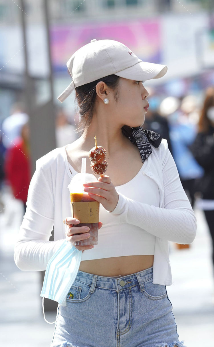 连衣裙|连衣裙的搭配会显得身材高挑，腿型纤细修长，适合腿短的女孩子