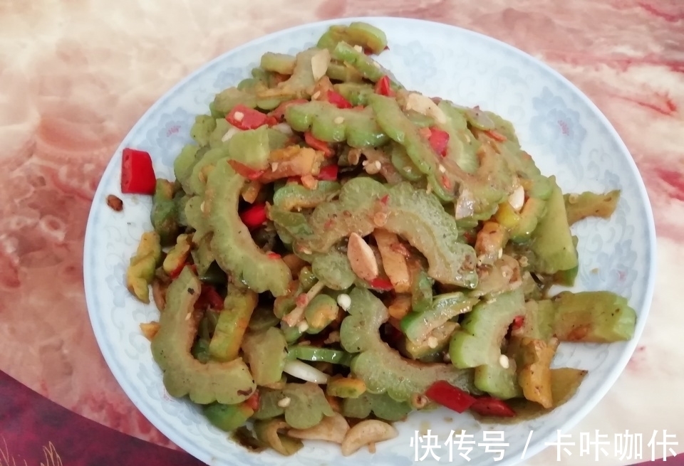 小炒苦瓜|晒晒婆婆做的午餐，4菜1汤，营养又健康，网友：这是亲妈吧