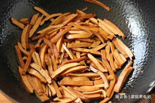 晚餐要多吃这道素菜,低油低脂,少油少盐,多吃健康又减脂