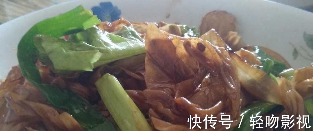 豆皮|豆皮营养丰富,做凉拌菜美味爽口,炒青菜软烂鲜香有滋味