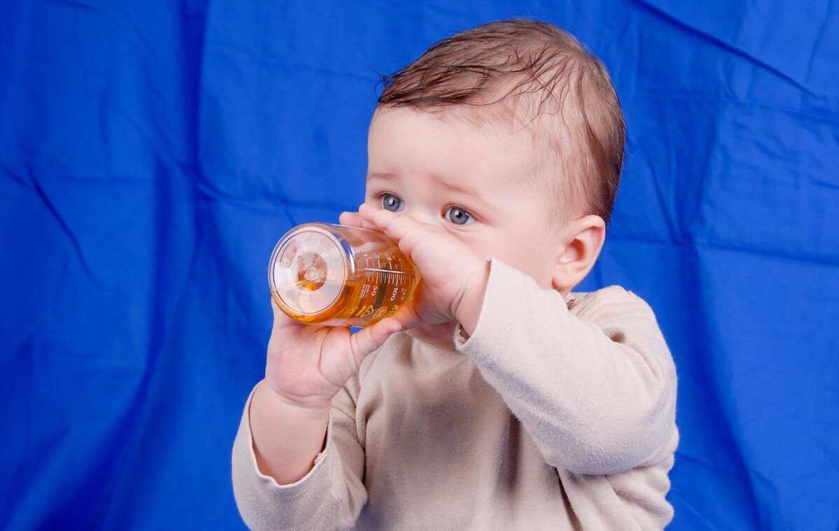 辅食|娃1岁前有几种辅食别喂，易伤脾胃+长不高，脸上有此信号要注意了