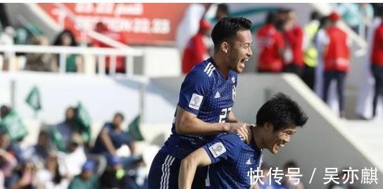 主教练|日本国脚因李霄鹏怂了?一席话惹国足球迷献策:让你15分钟何妨