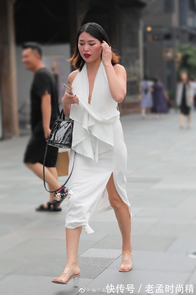 小姐姐 街拍小姐姐:性感漂亮迷人的白色连衣裙小姐姐