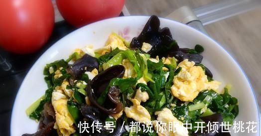 木耳炒鸡蛋|这菜,含铁量是猪肝的3倍,是核桃的6倍,女性常吃补血养颜