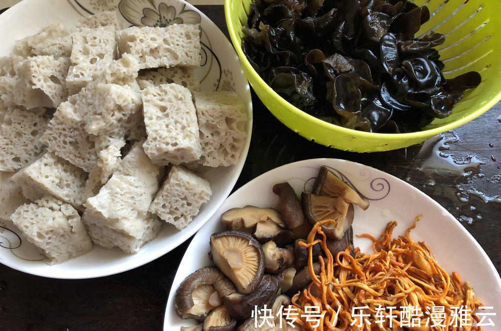 名菜|上海名菜四喜烤麸，劲道可口，一口下去满满的全是酱汁，超香