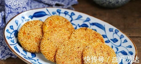 做南瓜饼不用油炸,不加水不发面,咬一口满嘴香,2天不吃馋得慌