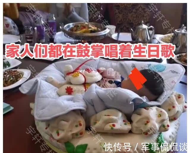 一家人|这样不晕?孩子满月,北京一家人将他放在餐盘中间,转着“吃饭”