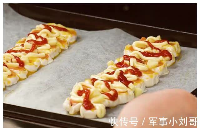 手抓饼还能这么吃?搭配芝士和火腿,焦香又拉丝,孩子爱吃的早餐