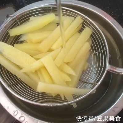 这道烤箱版薯条（一人份），超级简单，绝对下饭