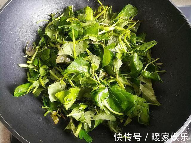 鸡蛋和此菜是绝配，比炒韭菜更香，比炒番茄更好吃，万万不可错过