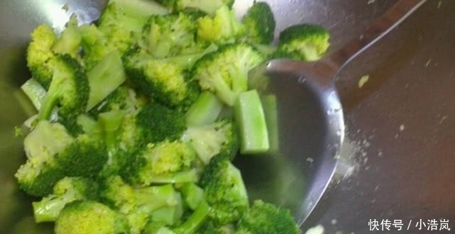 炒“西兰花”到底焯不焯水,20多年都做错了,难怪不脆还难吃