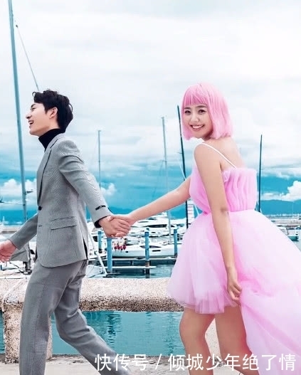 皮肤|皮肤黝黑新娘坚持穿粉色婚纱拍照,被人吐槽史上最黑 精修图打脸