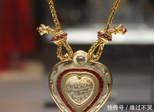 珠宝|历史留下的珍宝总是稀奇珍贵,这件珍珠浮雕皇冠现在还在被传承!