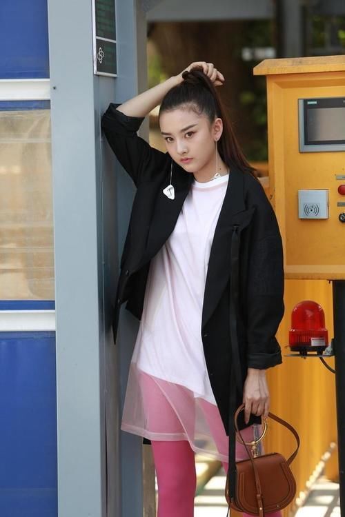 动作|扎马尾时少做这“3个动作”!不仅显脸大,头发还可能越掉越多