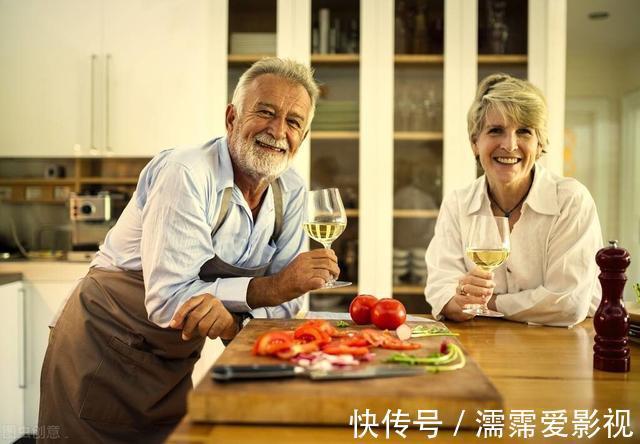 饮食习惯|老年人的晚餐，多“讲究”不是坏事，做到这4点，营养好吸收