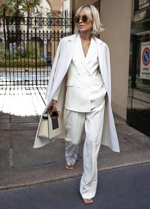 羽绒服下岗了！开年这样穿，时髦又大气！