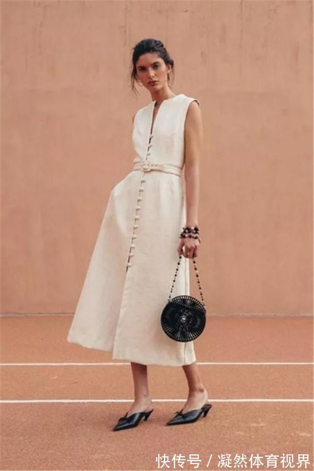 乐福鞋|女人再懒，穿裙子也别配小白鞋了！瞧下面潮人这样穿，时髦有品味