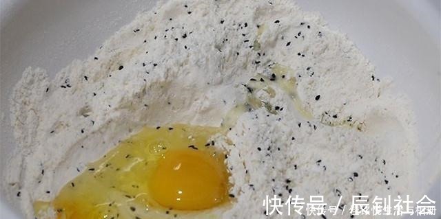 秘诀|面点师偷偷告诉你,炸麻叶香酥焦脆的秘诀,原来技巧在和面上