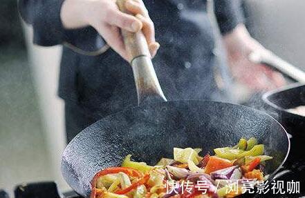 菜品|炒青菜时先放盐,还是出锅前再放盐吃错了浪费营养,伤害心血管