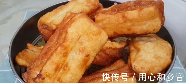 松软|这种创意油条做法，外皮酥掉渣，里面松软香甜，好吃又简单！