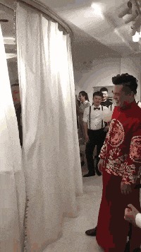 |搞笑GIF：本以为可以瞒天过海 结果还是被发现了