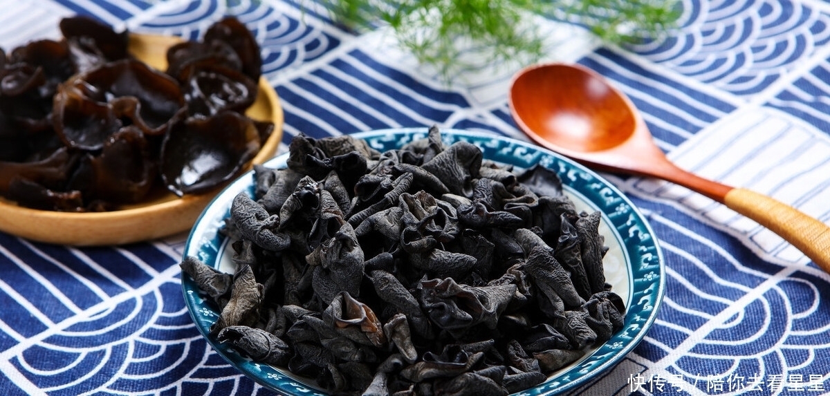 泡发木耳最忌直接用水泡,教你正确方法,木耳又大又软还干净!