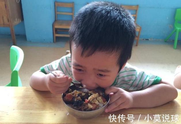 宝宝|娃多大可以吃大人饭菜,1岁还是2岁,宝宝这样吃或许更健康