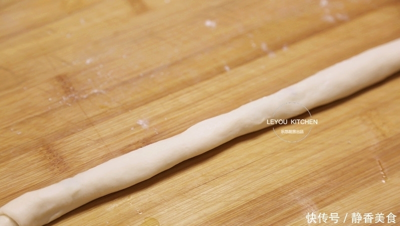 找对方法,即使用冷水和面,烙好的葱油饼,照样外酥里软