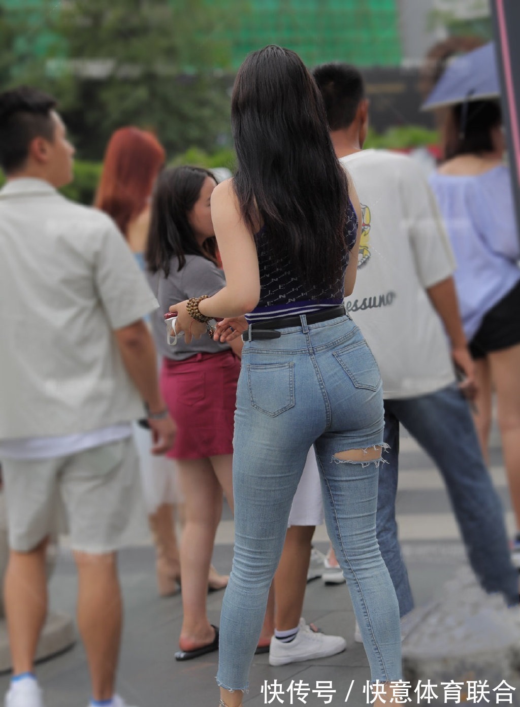 小知识 腿上赘肉太多,紧身牛仔裤都被“撑破”,再不减肥脱都脱不下来!