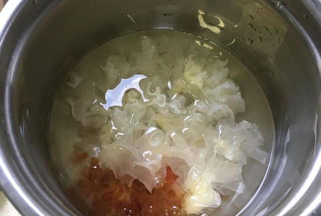 早餐|天冷女人要好好爱自己,每天早餐一碗汤羹,软糯清甜,十元煮一锅