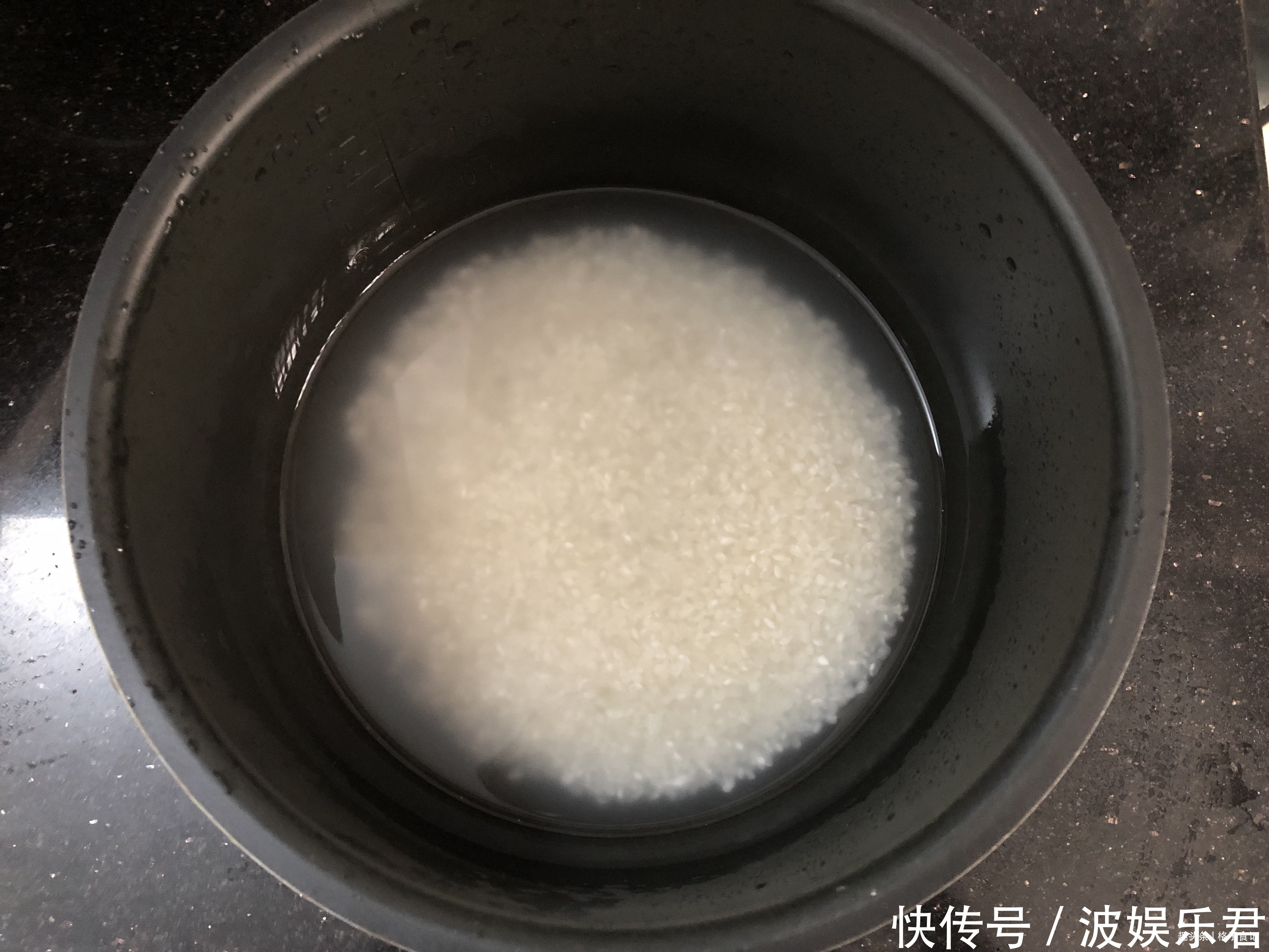 冬天最爱此懒人焖饭，电饭锅就能做，饭菜一锅端，省时省力特好吃