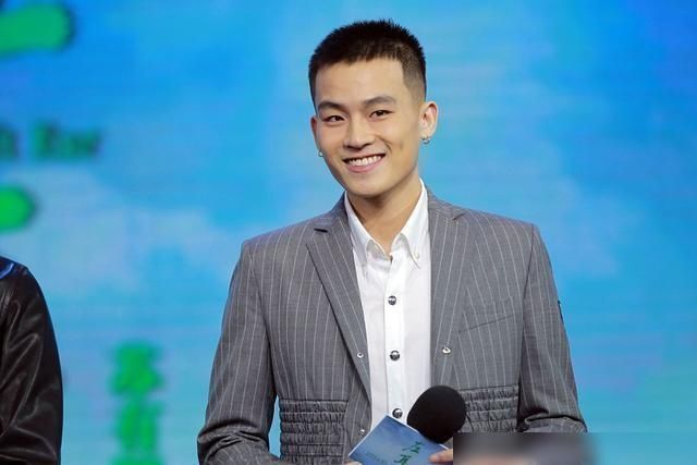 快乐女声|快男现状,华晨宇成巨星,欧豪票房百亿,他却落魄到回家摆地摊