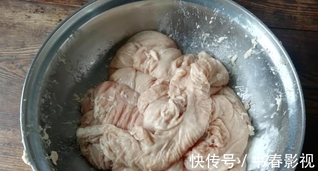 清洗肥肠:用醋用盐都不对,牢记这3点,肥肠洗得干净还无异味