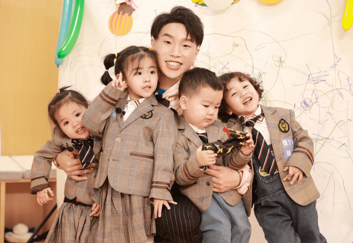 《爱上幼儿园6》竟然来了三位男老师!看袁成杰烧饼管栎如何“搞定萌娃”?