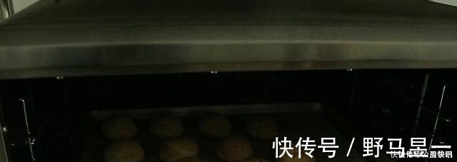 面团|一口下去就爆浆的卡士达酥皮泡芙，大气孔不塌陷的秘密都在这