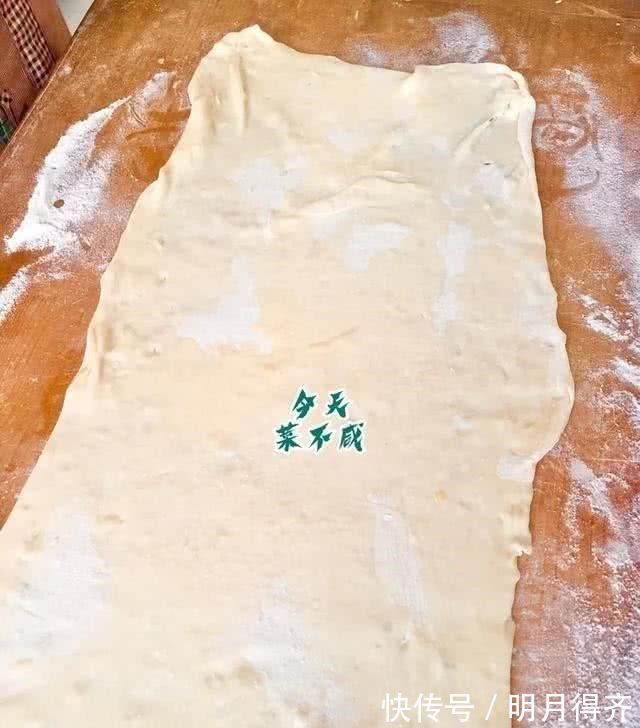 温水或凉水和面都不对，试试我烙饼的特殊方法，松软酥香，放一天都不会硬