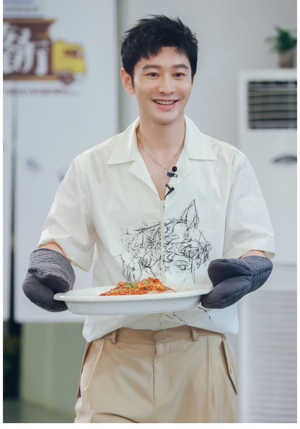 黄晓明|黄晓明穿厨师服 简约清爽帅气十足